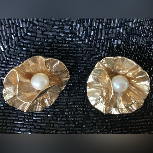 Vintage Designer Costume Pearl & Gold Clip-on Earrings and Bracelet Set - Picture 2 of 4